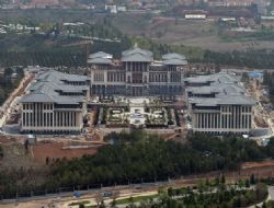 Anayasa Mahkemesi önünde AOÇ kuyruğu