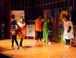 Geri dönüşüme sahneden destek