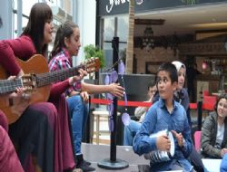 Atıklar müzik aleti oldu