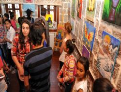 Genç ressamlardan 300 eserlik sergi