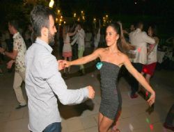 Dans okulunda Latin gecesi