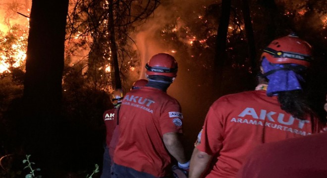 AKUT, alevlere karşı mücadelede 225 insanın ve yüzlerce hayvanın kurtarılmasına destek oldu