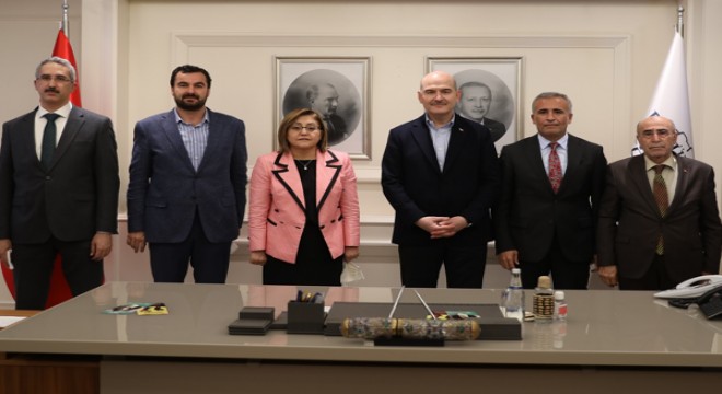 Bakan Soylu, Fatma Şahin'i ziyaret etti