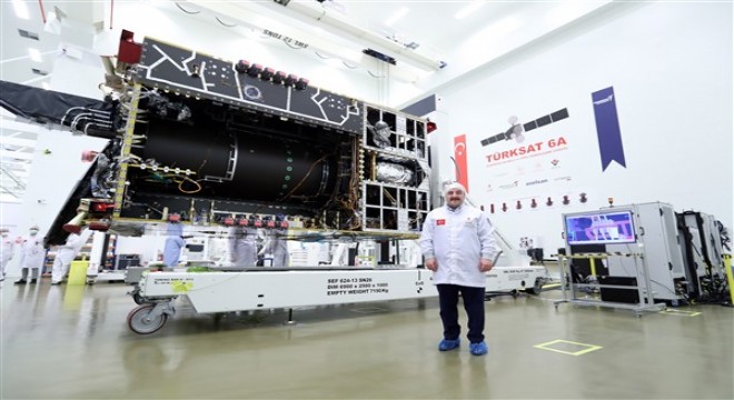 Bakan Varank, 2023'te uzaya fırlatılacak TURKSAT 6A'nın kritik parçalarını inceledi