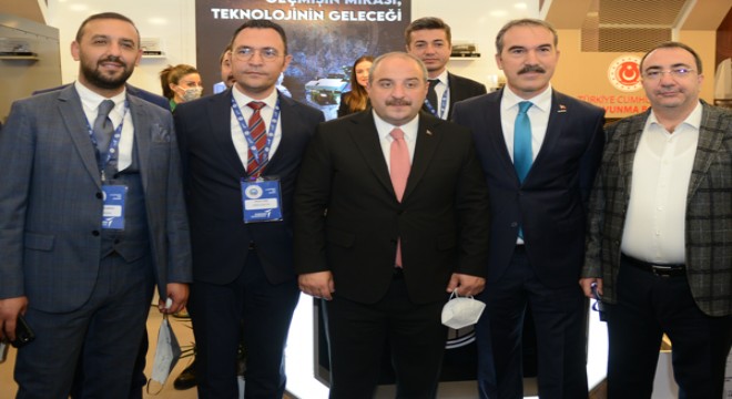 Bakan Varank Askeri Radar ve Sınır Güvenliği Zirvesi'nin fuar alanını ziyaret etti