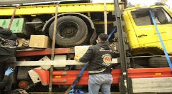 Kaçak Tır Operasyonunda Elektronik Sigara ve Kimyasal Madde Ele Geçirildi
