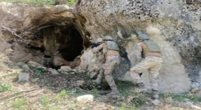 Pençe-Kilit'te Teröristlerin Mağarası İmha Edildi