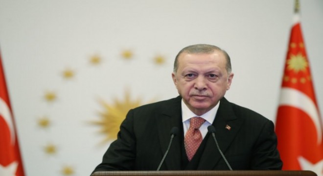 Türkiye'nin en uzun bayrak direğinde ilk bayrak göndere çekildi