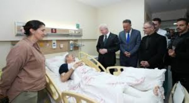 Vali Davut Gül'den Depremzedelere Hastane Ziyareti