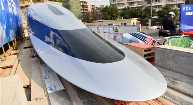 Çin saatte 620 kilometre hız yapabilen
