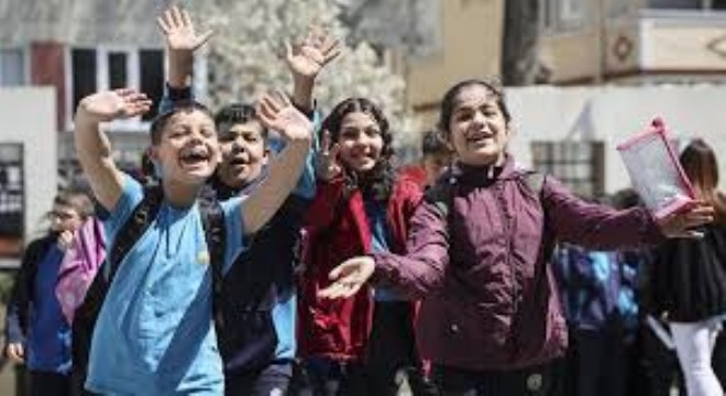 Öğrenciler 31 Mart'ta Ara Tatile Çıkıyor